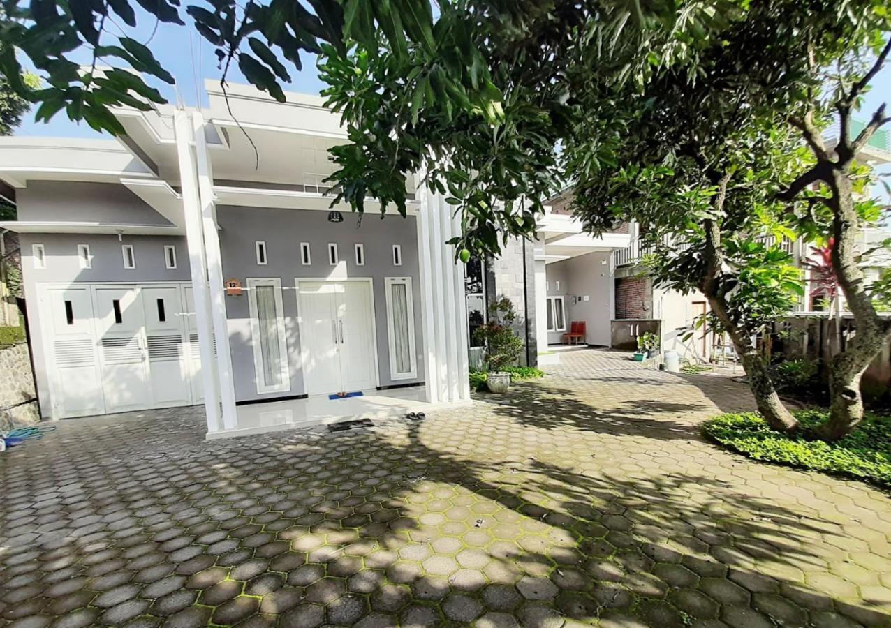 Villa Monesa Tretes Pasuruan Exterior photo