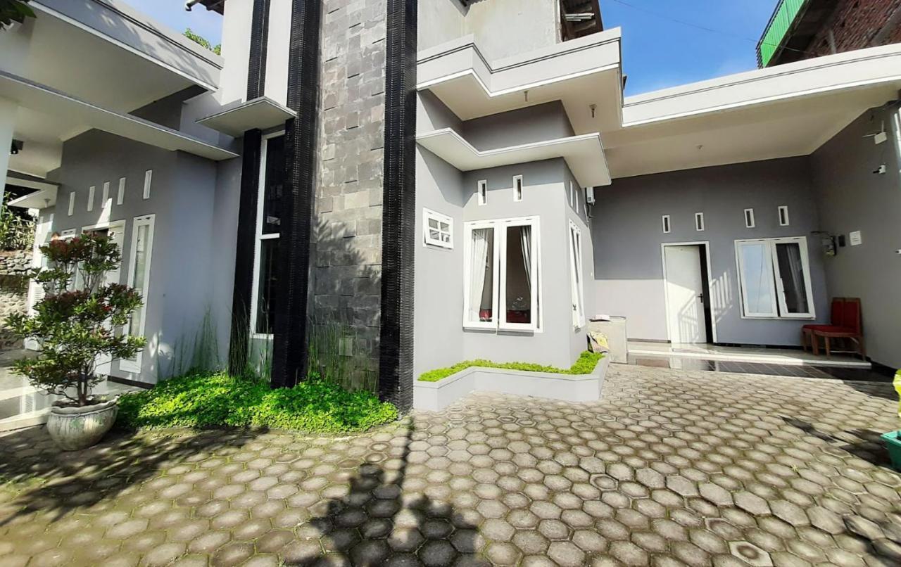 Villa Monesa Tretes Pasuruan Exterior photo